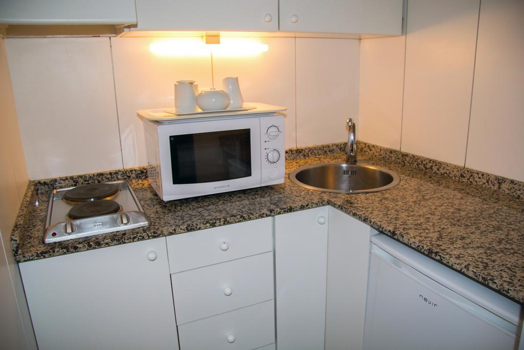 Apartamentos Descartes Barcelona Zimmer foto